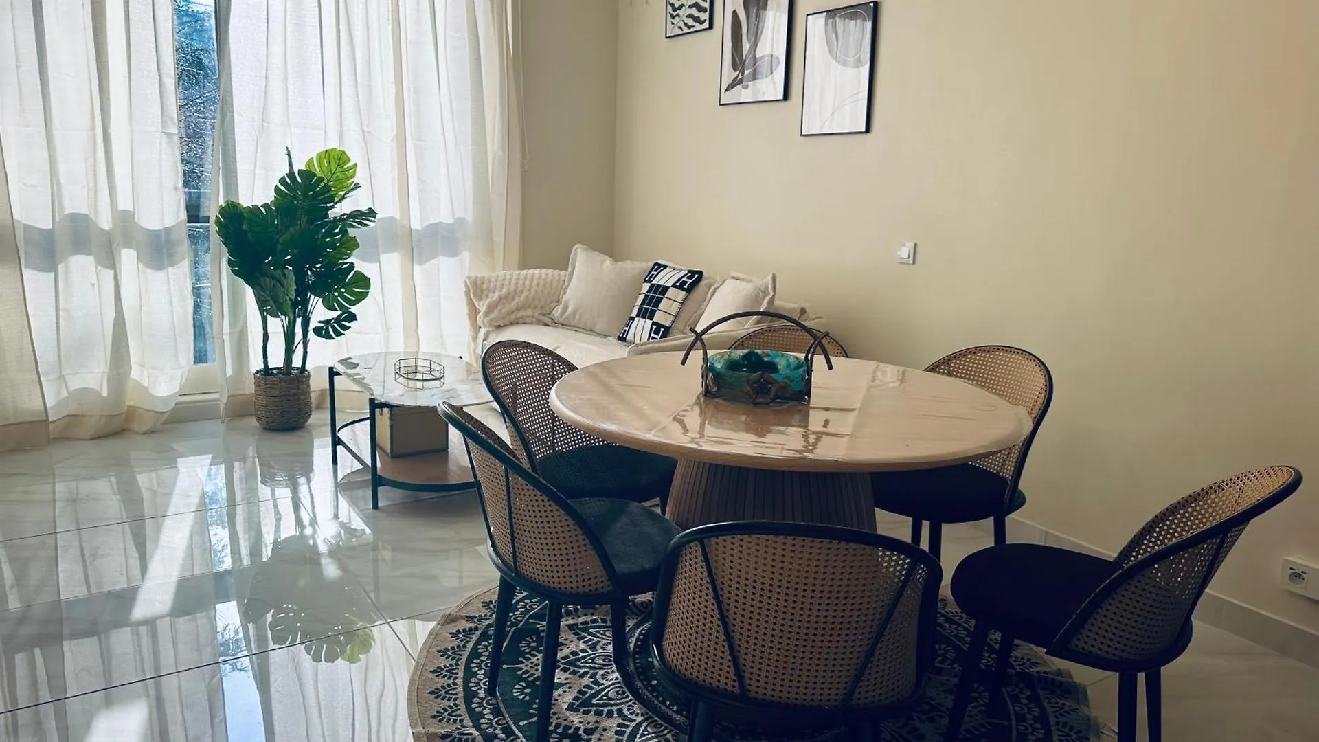 21a Marechal Foch Avenue Champs-elysees * Paris