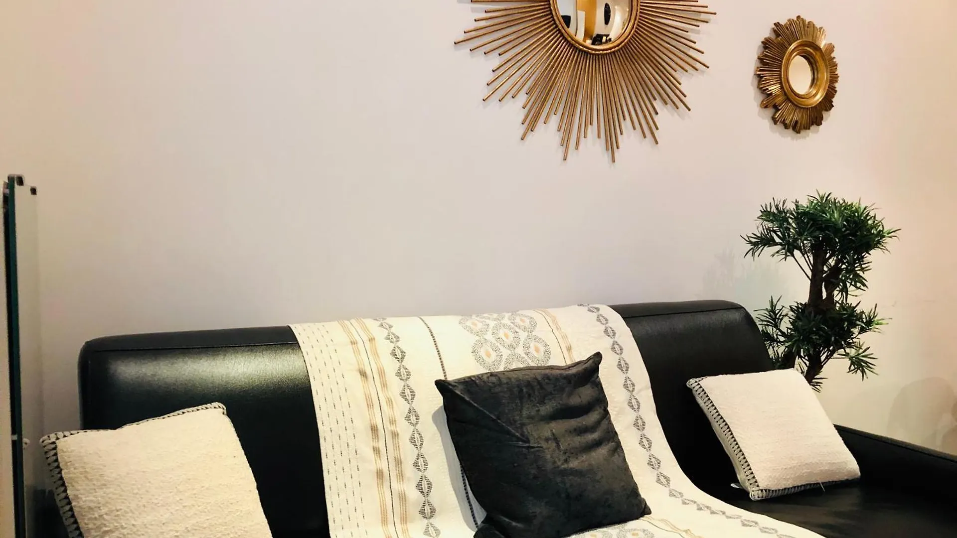 Apartment 21a Marechal Foch Avenue Champs-elysees *