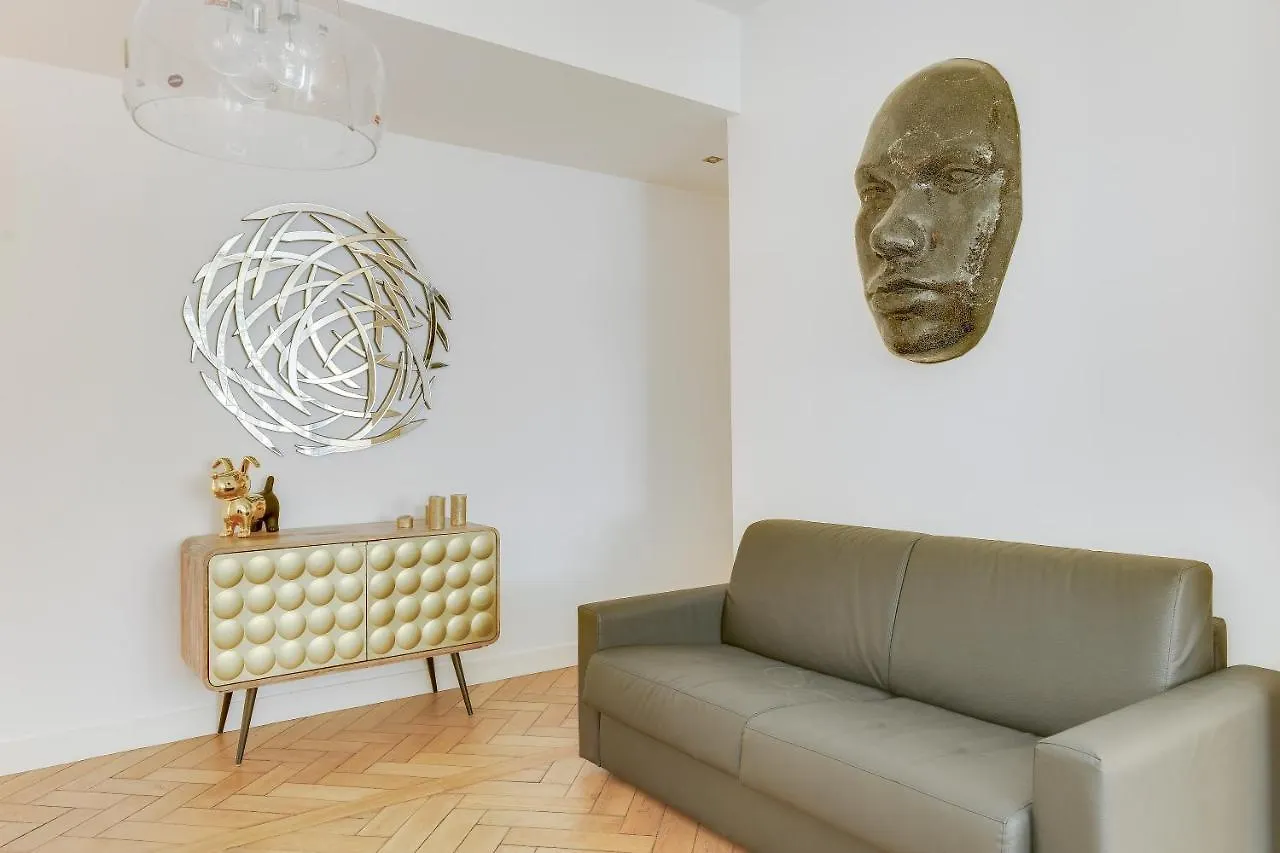 21a Marechal Foch Avenue Champs-elysees * Paris