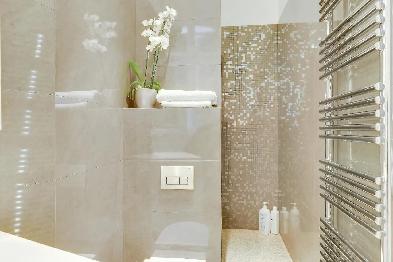 21a Marechal Foch Avenue Champs-elysees Paris