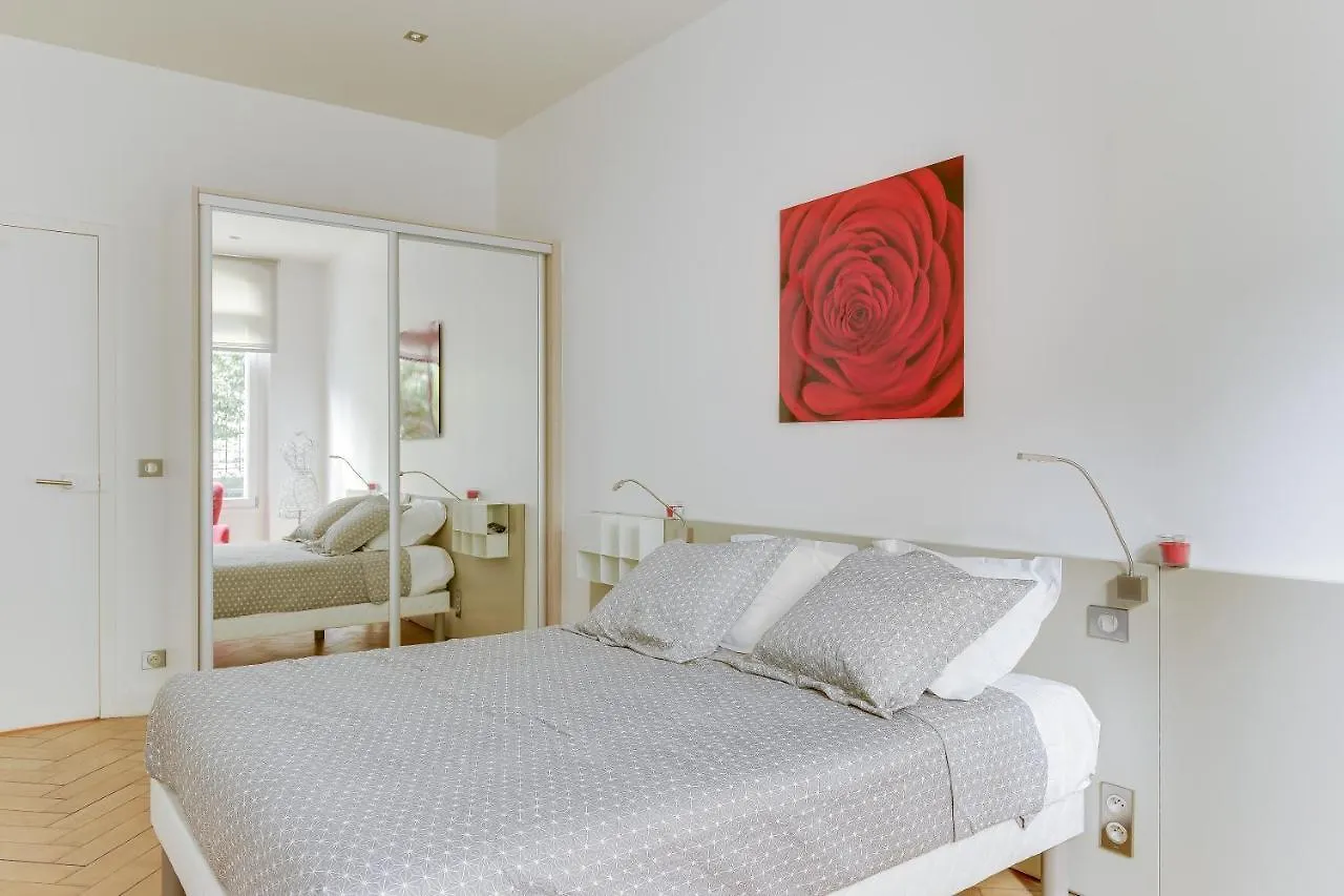 21a Marechal Foch Avenue Champs-elysees Апартаменты *