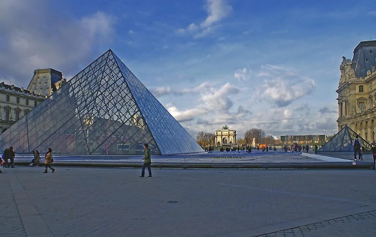 Апартаменты 21a Marechal Foch Avenue Champs-elysees Париж