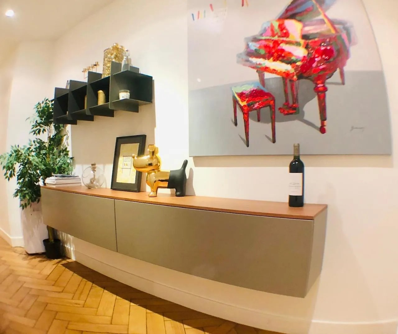 Апартаменты 21a Marechal Foch Avenue Champs-elysees Париж