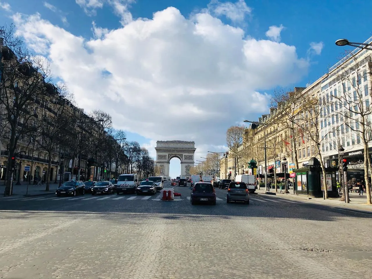 Апартаменты 21a Marechal Foch Avenue Champs-elysees