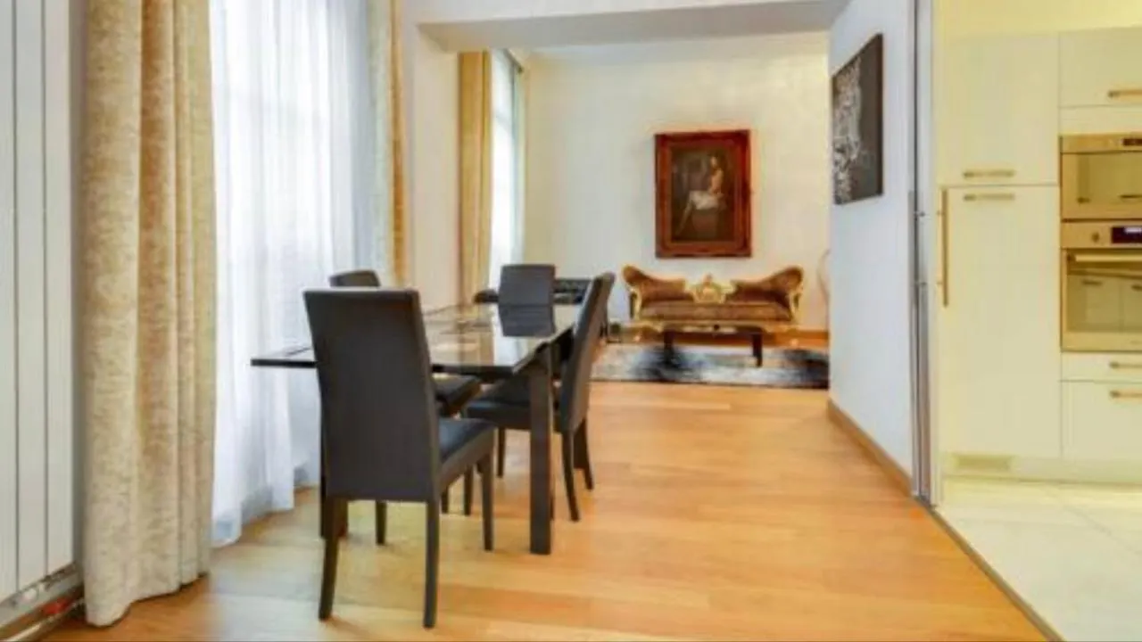 21a Marechal Foch Avenue Champs-elysees Париж