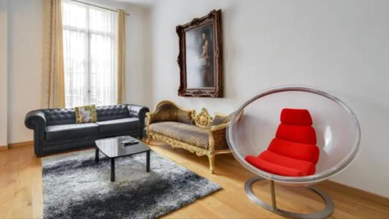 Апартаменты 21a Marechal Foch Avenue Champs-elysees Париж
